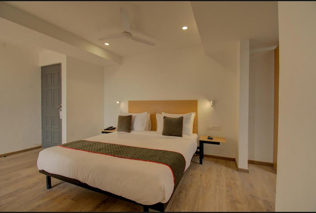 Shagun Hotel Vadodara Exterior foto